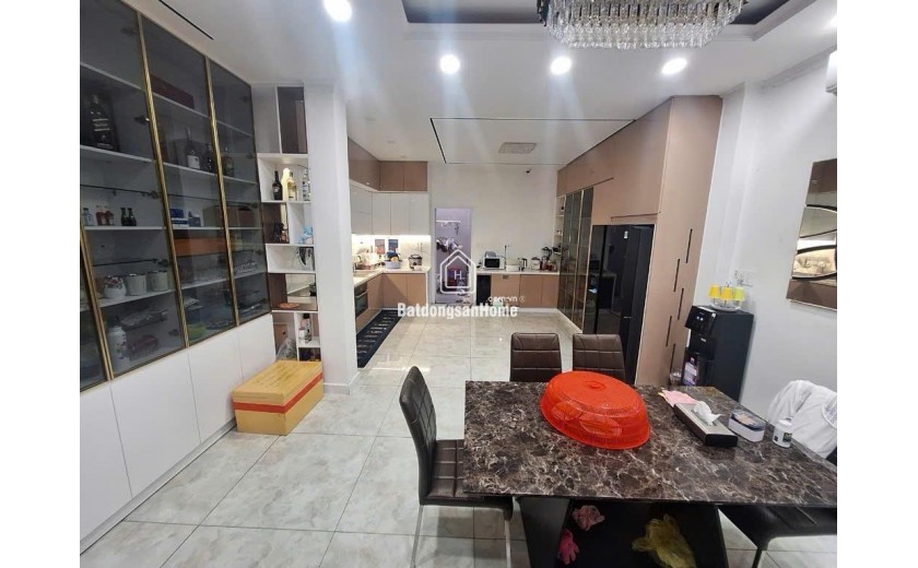 Căn Gốc 4 Tầng Mặt Tiền 90m2 Gần Hoàng Diệu 2, Linh Trung, Thủ Đức